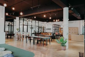 Interior Sub Co Spazio Surabaya kasual formal dan terjangkau